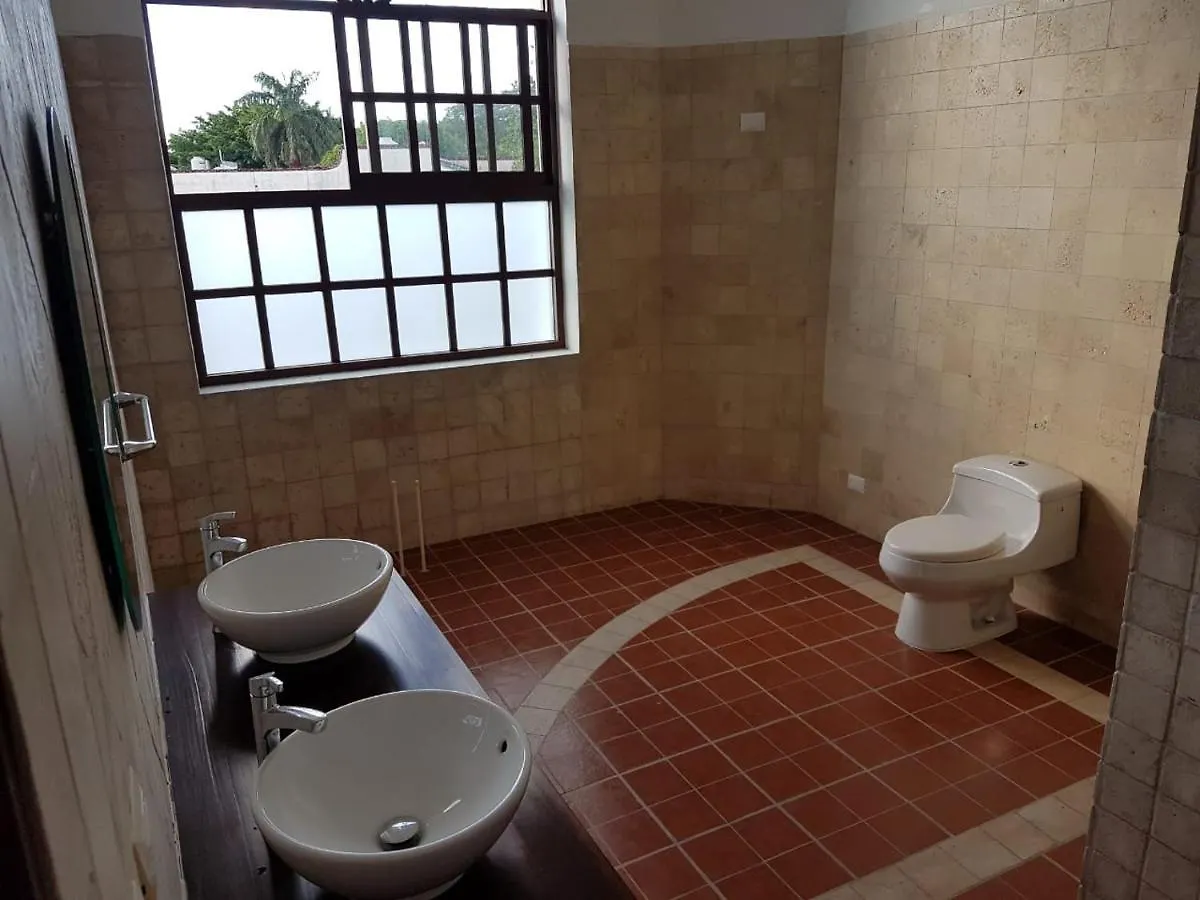 Hacienda Los Alamos Bed & Breakfast 칸쿤